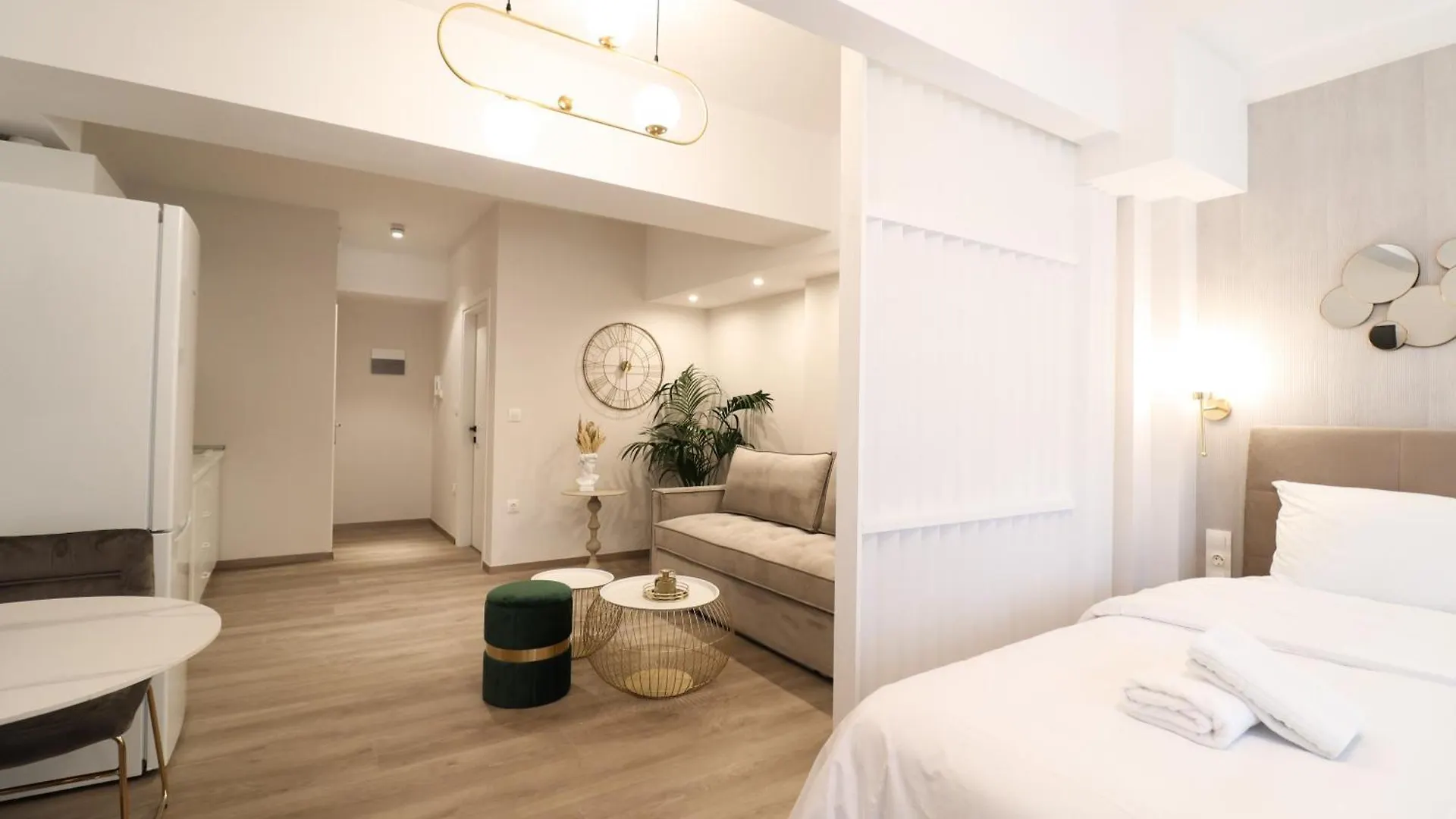 F & B Collection - Central Thessaloníki 0*,