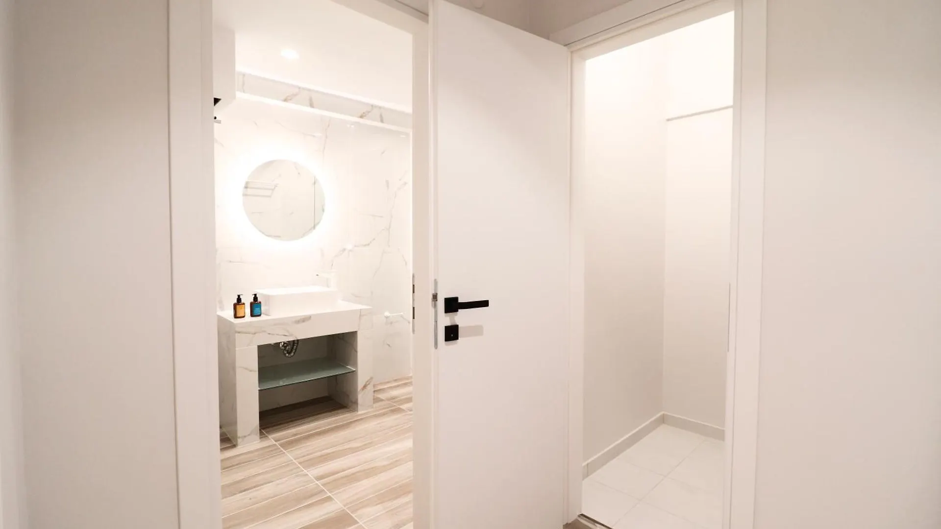 F & B Collection - Central Thessaloniki 0*,