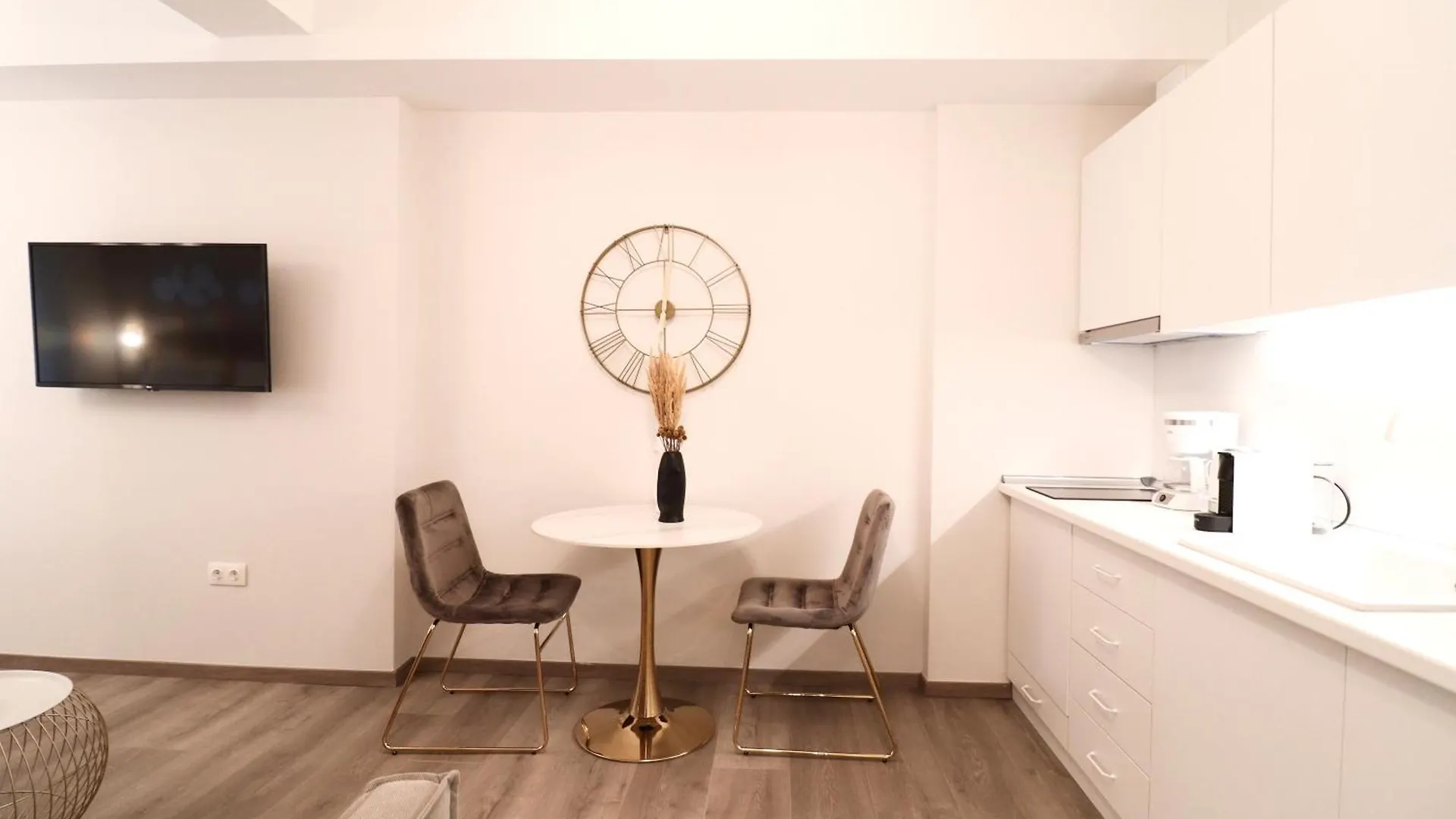 F & B Collection - Central Thessaloniki 0*,