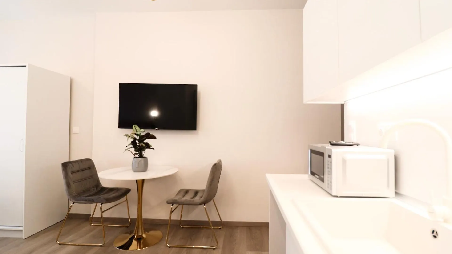 F & B Collection - Central Thessaloniki Apartment