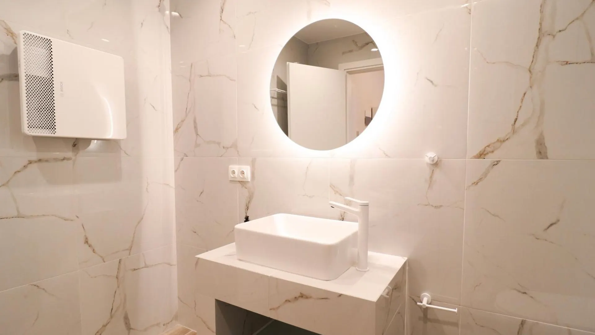 F & B Collection - Central Thessaloniki 0*,