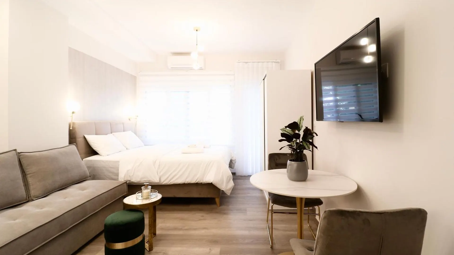 F & B Collection - Central Thessaloniki Apartment